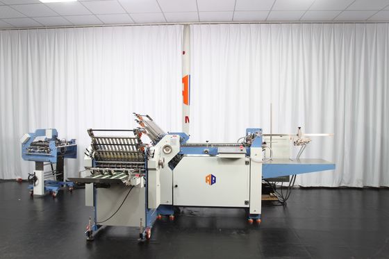 Máy gấp giấy hạng nặng 380V Chống trượt chống mài mòn với bánh xe hút ba lỗ